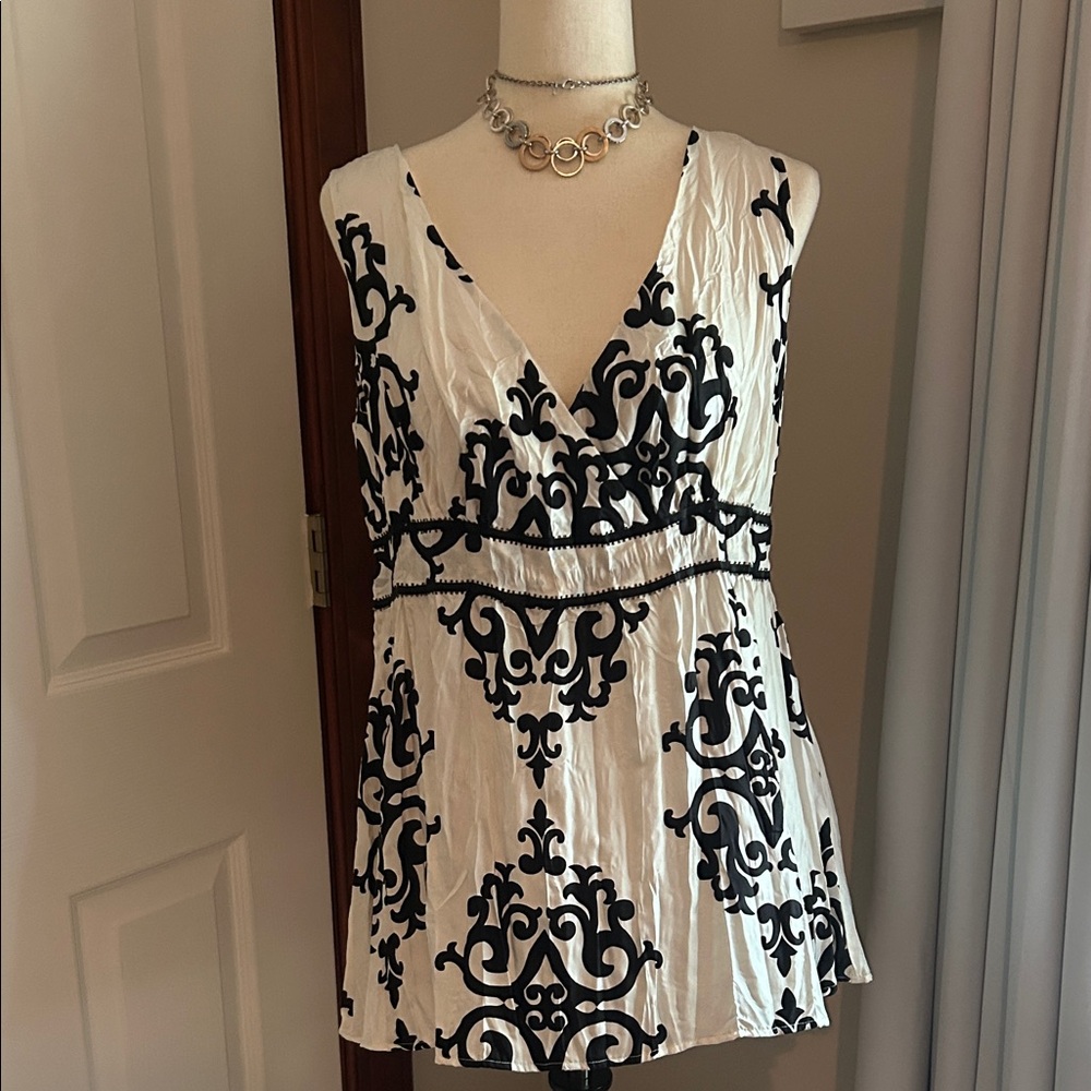 White House Black Market Black and White Patterned Blouse